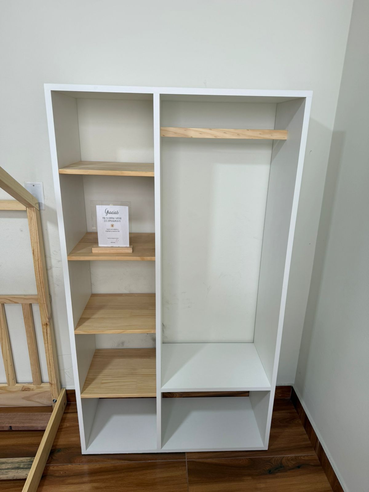 Ropero Montessori modelo "Johana"