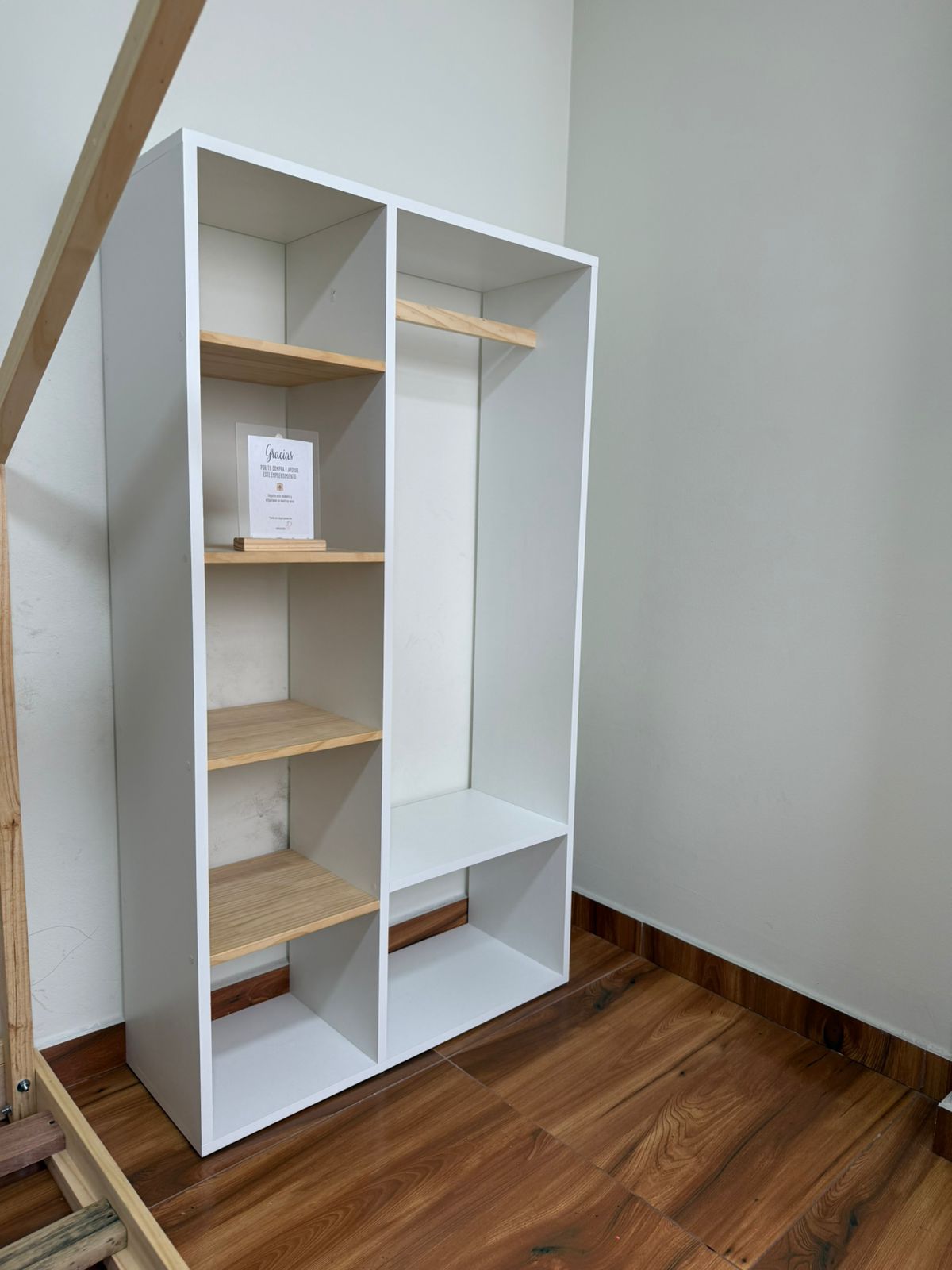 Ropero Montessori modelo "Johana"