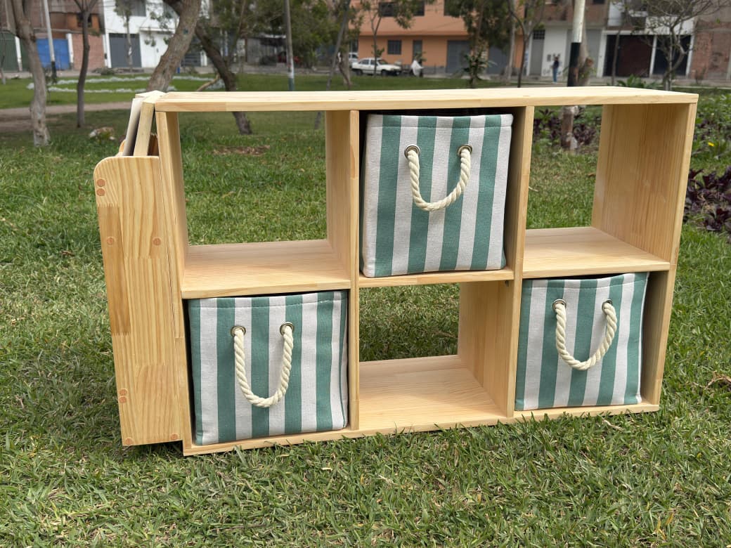 Juguetero en pino Ana