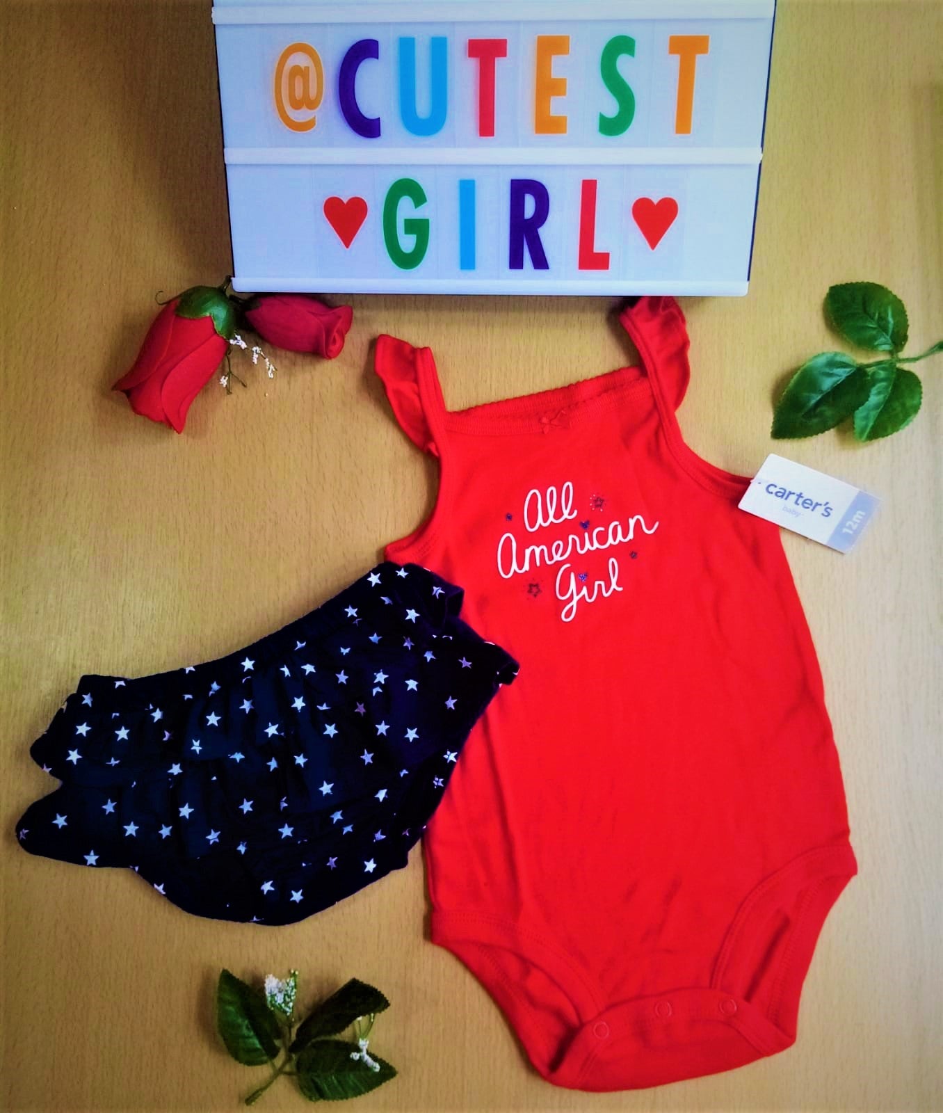 Conjunto de 2 piezas de body y cubre pañal, "Estrellas". Talla 12M.
