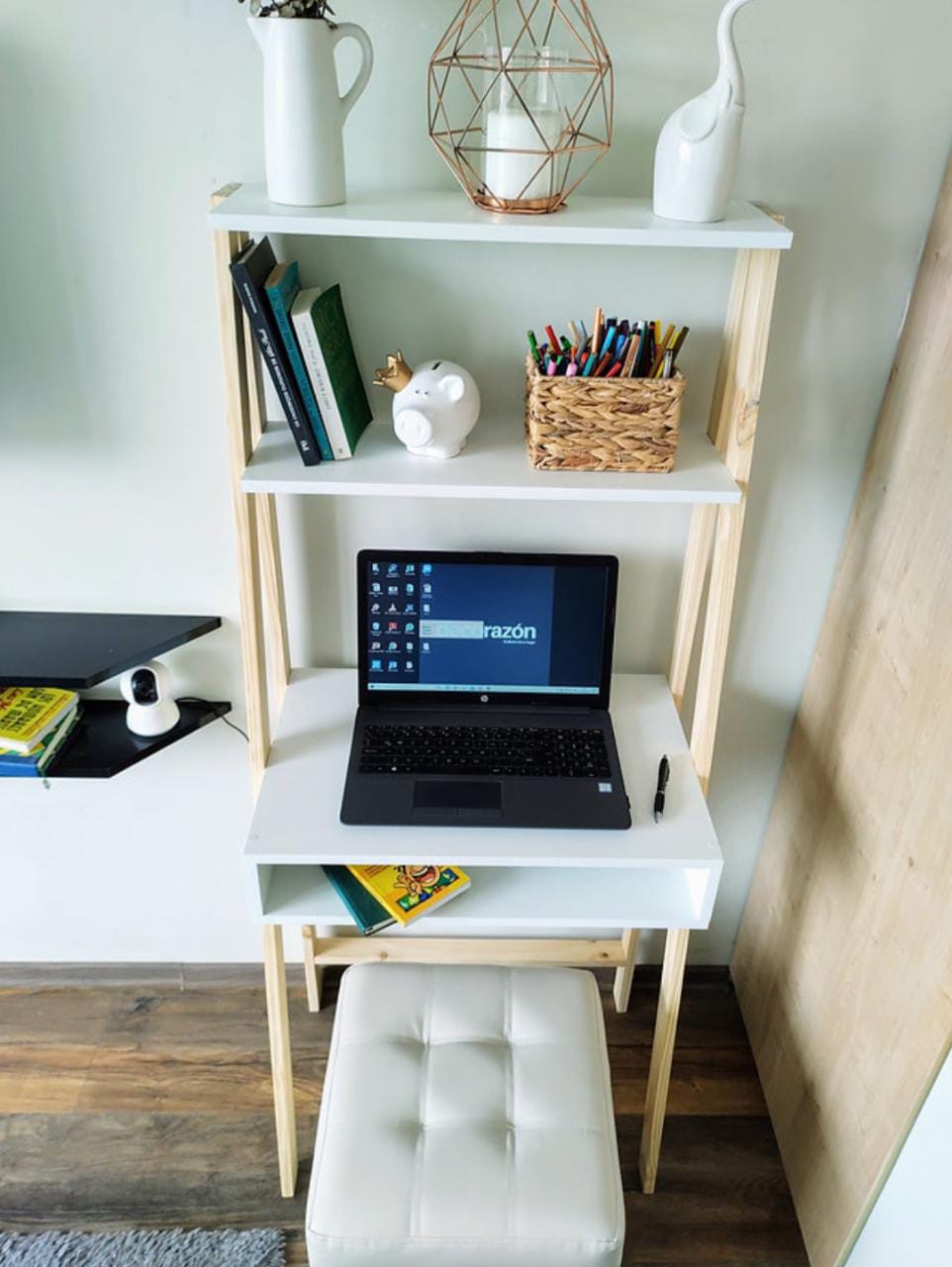 Escritorio Minimalista en pino y melamina
