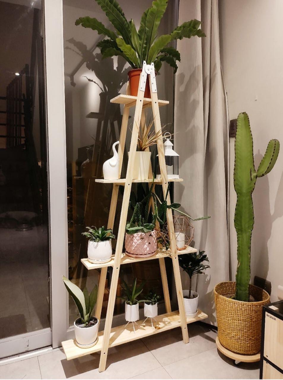 Estante escalera porta macetas
