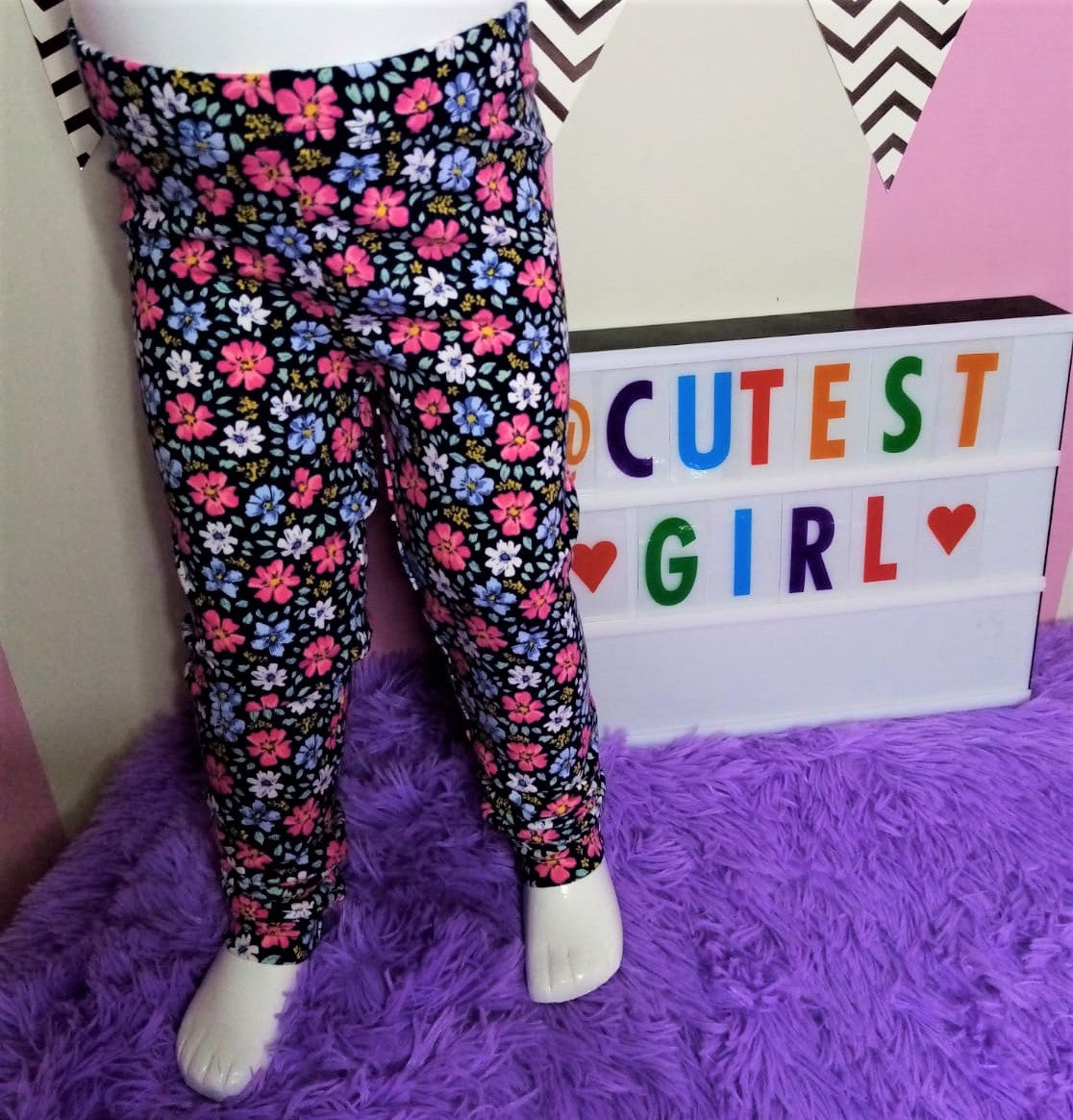Leggings de flores pequeñas, Talla 3T.