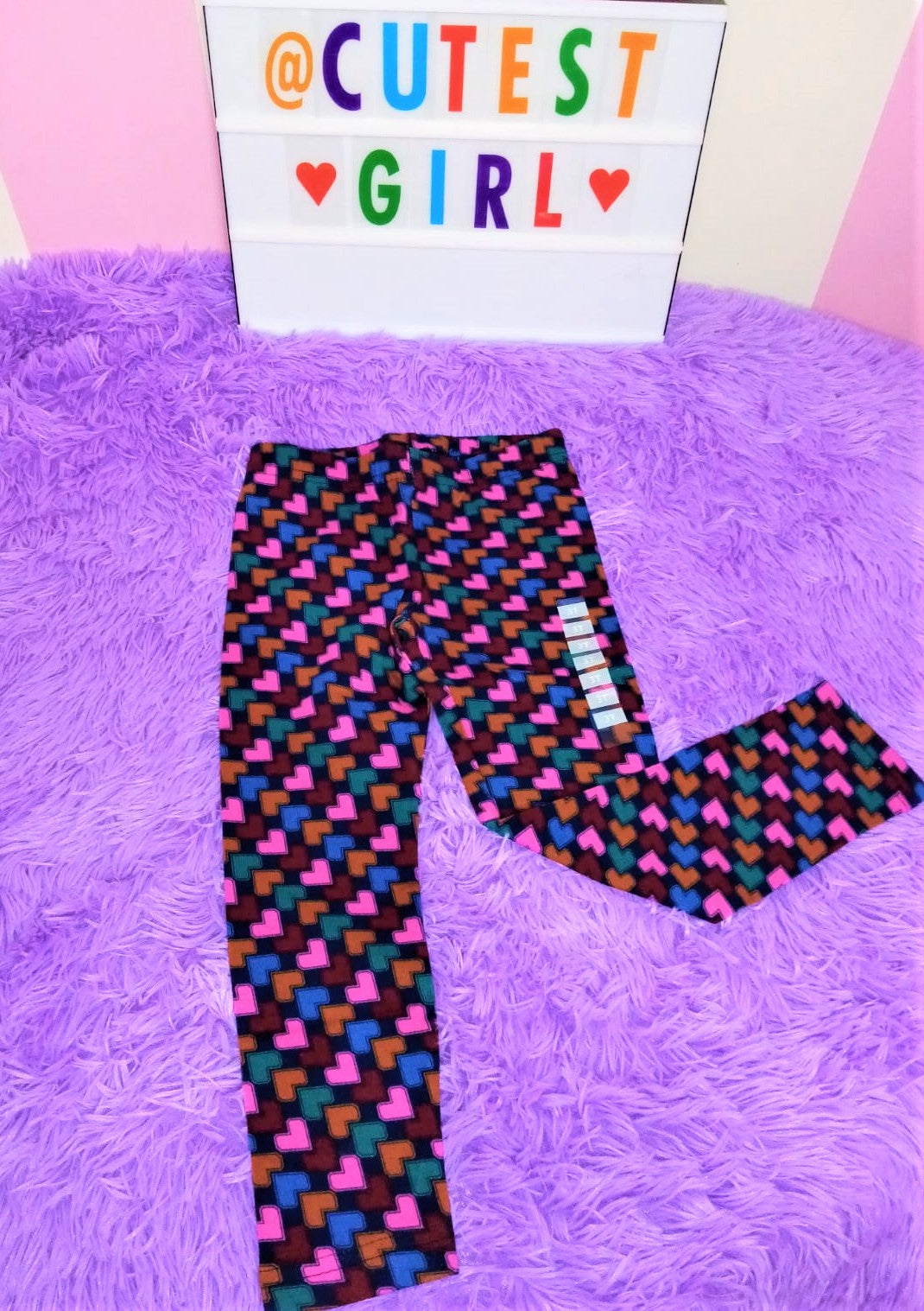 Leggings con estampado digital de corazones, Talla 3T.
