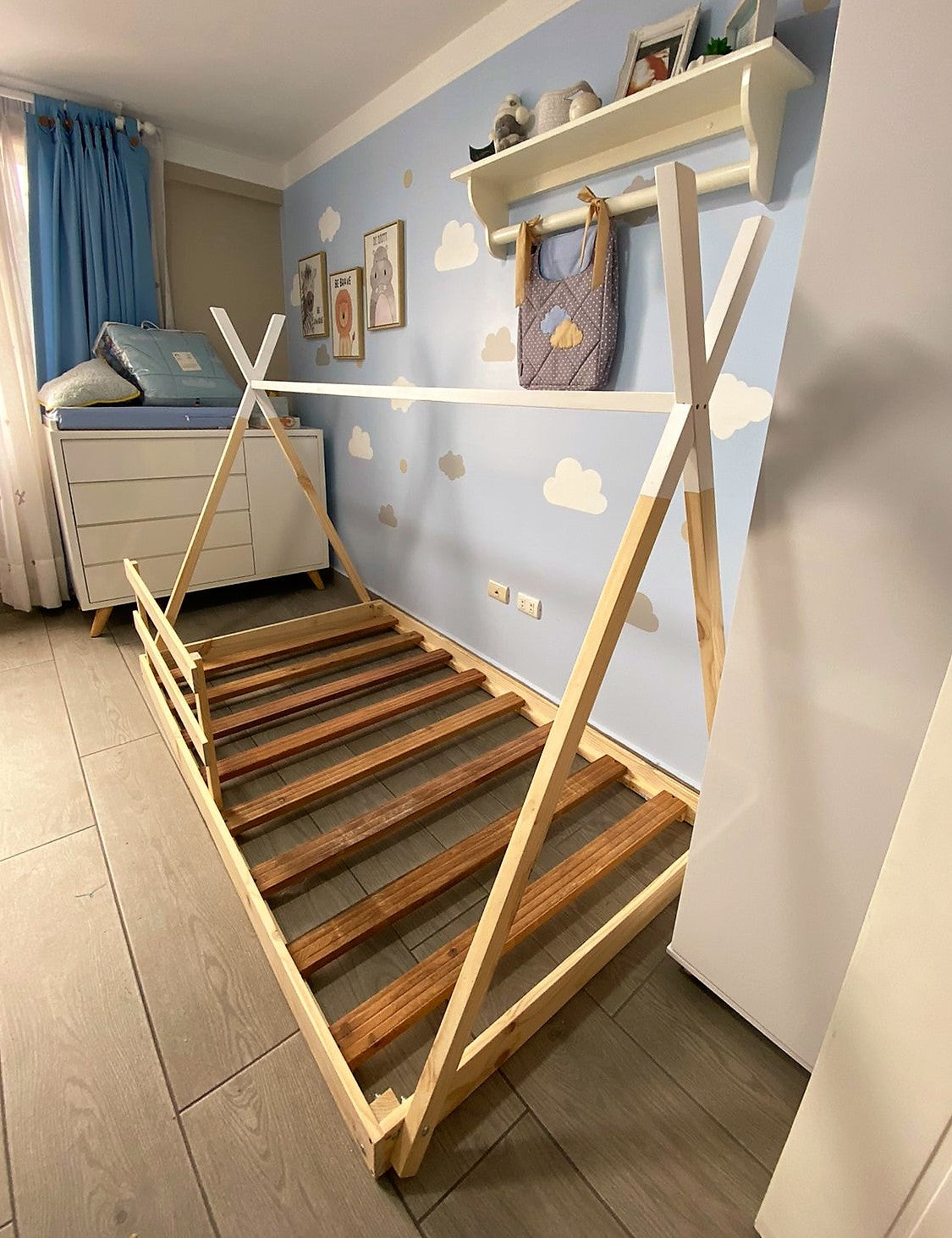 cama montessori tipy con baranda lima