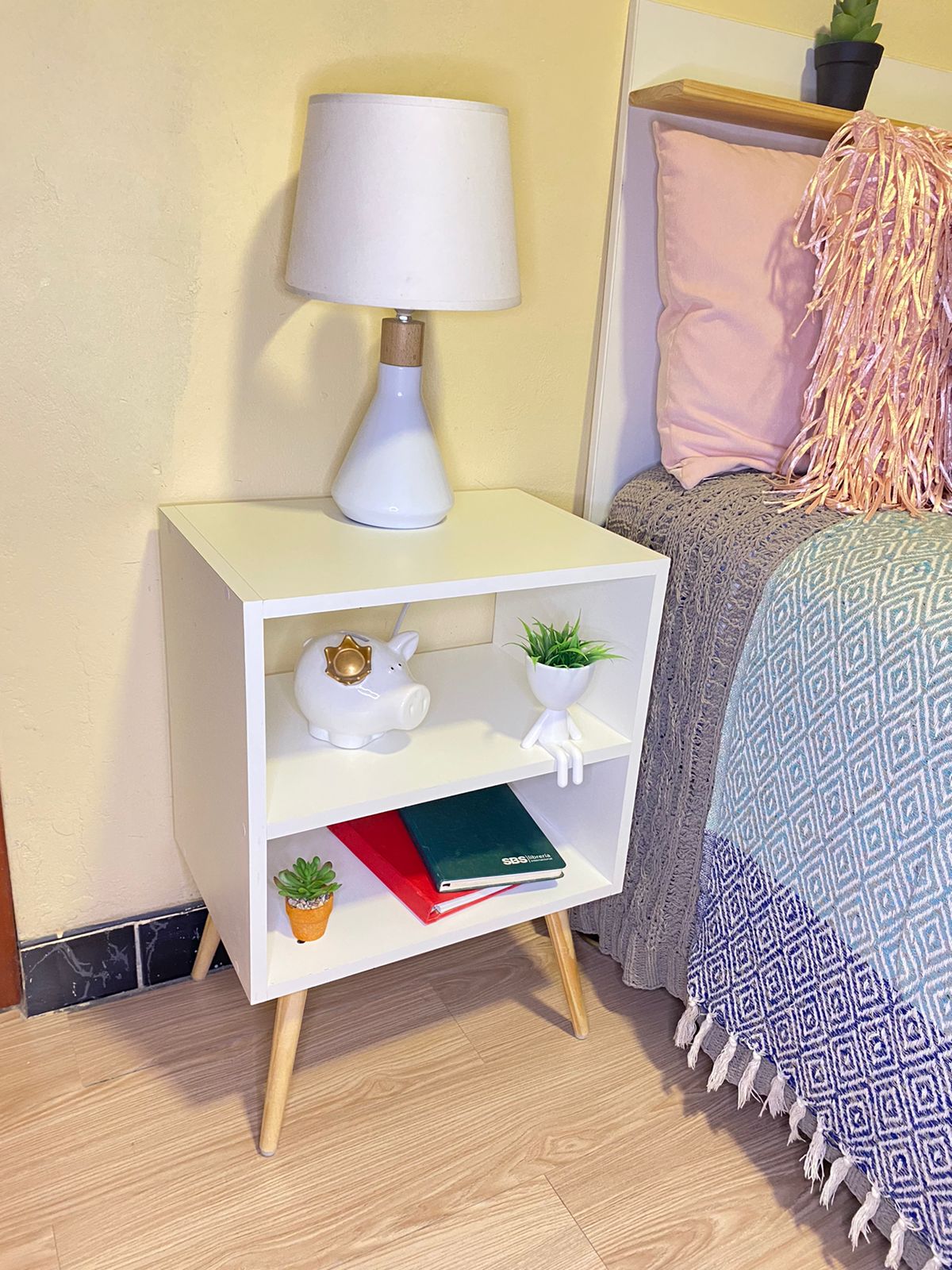 Velador Minimalista 2 niveles (pino y melamina)