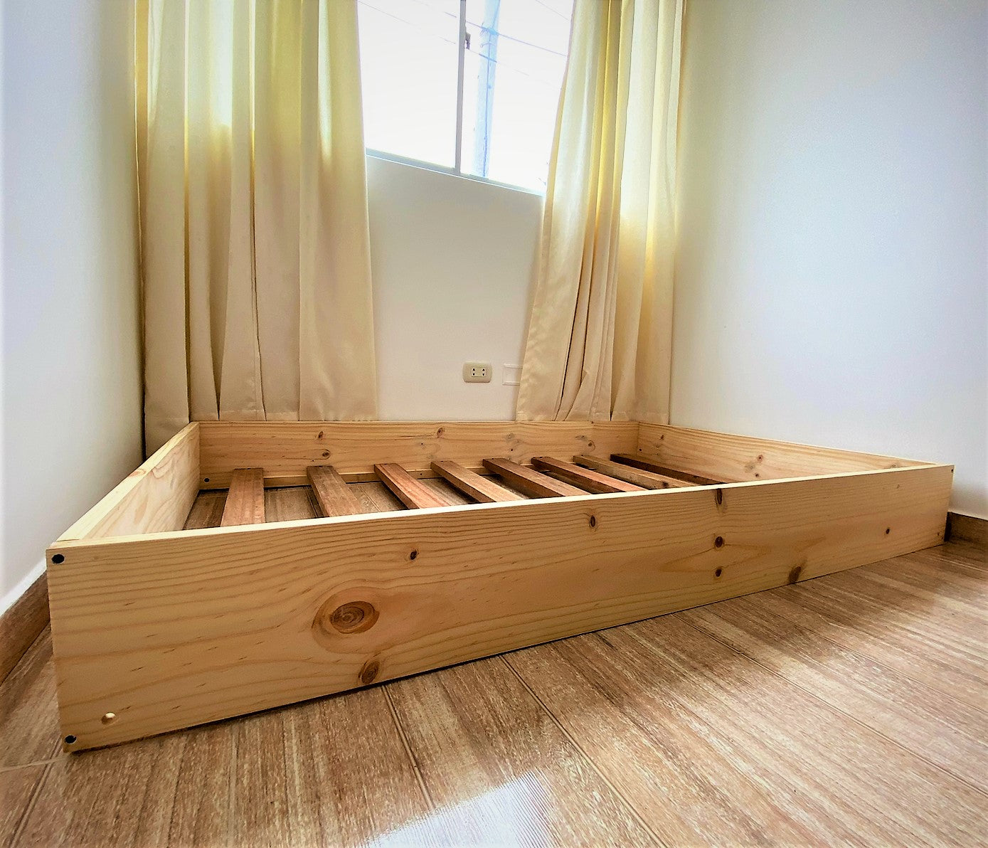 Cama Montessori minimalista y Evolutiva Modelo "Bárbara" Plaza, plaza y media y dos plazas