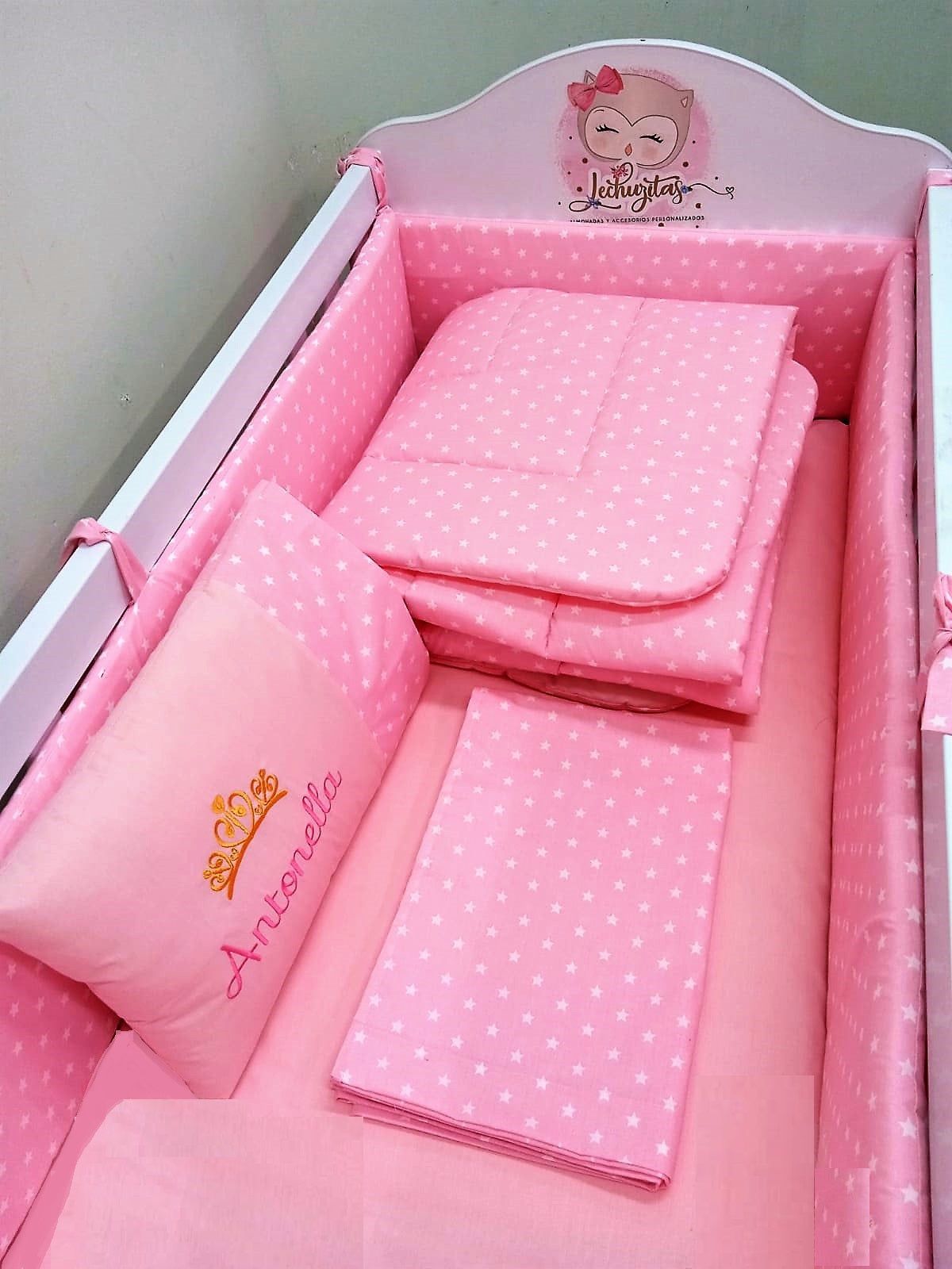 Set Completo de cuna personalizado:  Sábanas + Edredón + Protector Simple para Cuna Estándar, Cuna colecho y Cuna Corral