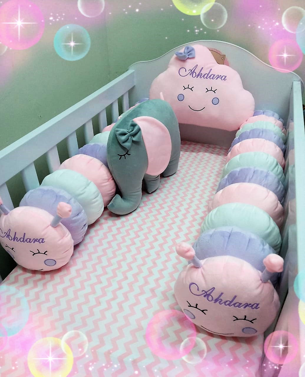 Protector de cama o cuna en forma de Gusanito