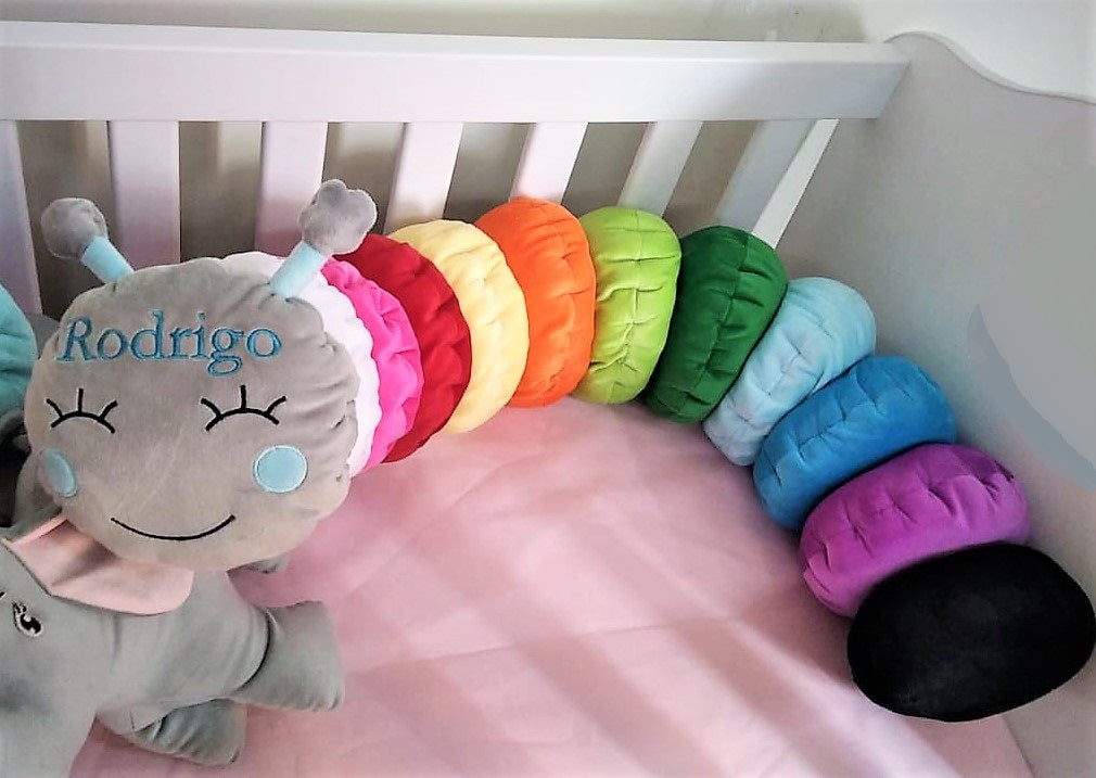 Protector de cama o cuna en forma de Gusanito
