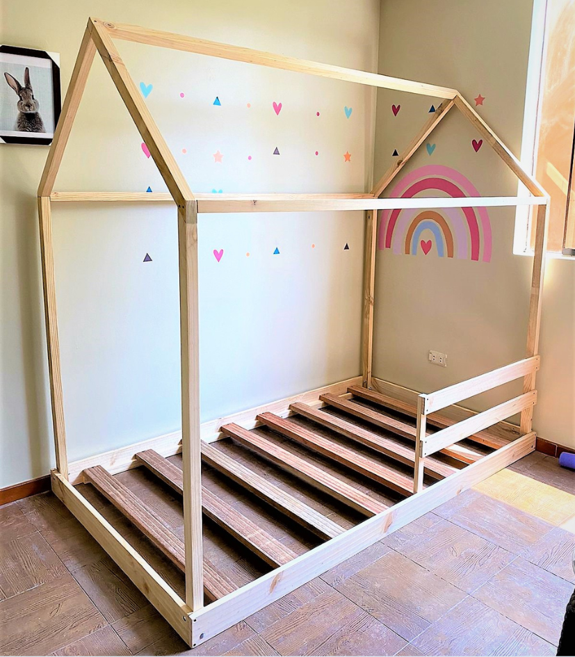 Cama Montessori casita con barandas verticales Modelo Nay plaza y media –  Cutest Girl