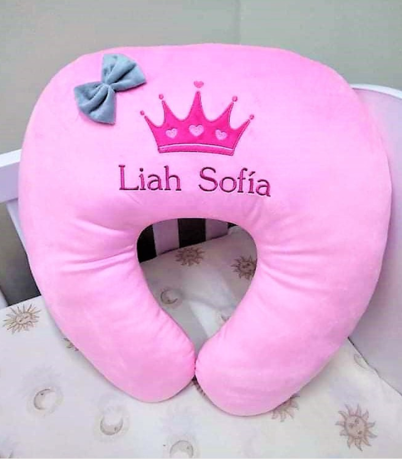 Almohada de lactancia "Princess" Hipoalergénica (Personalizada a pedido)