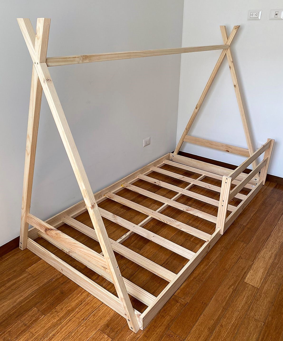 cama montessori tipy con barandas lima