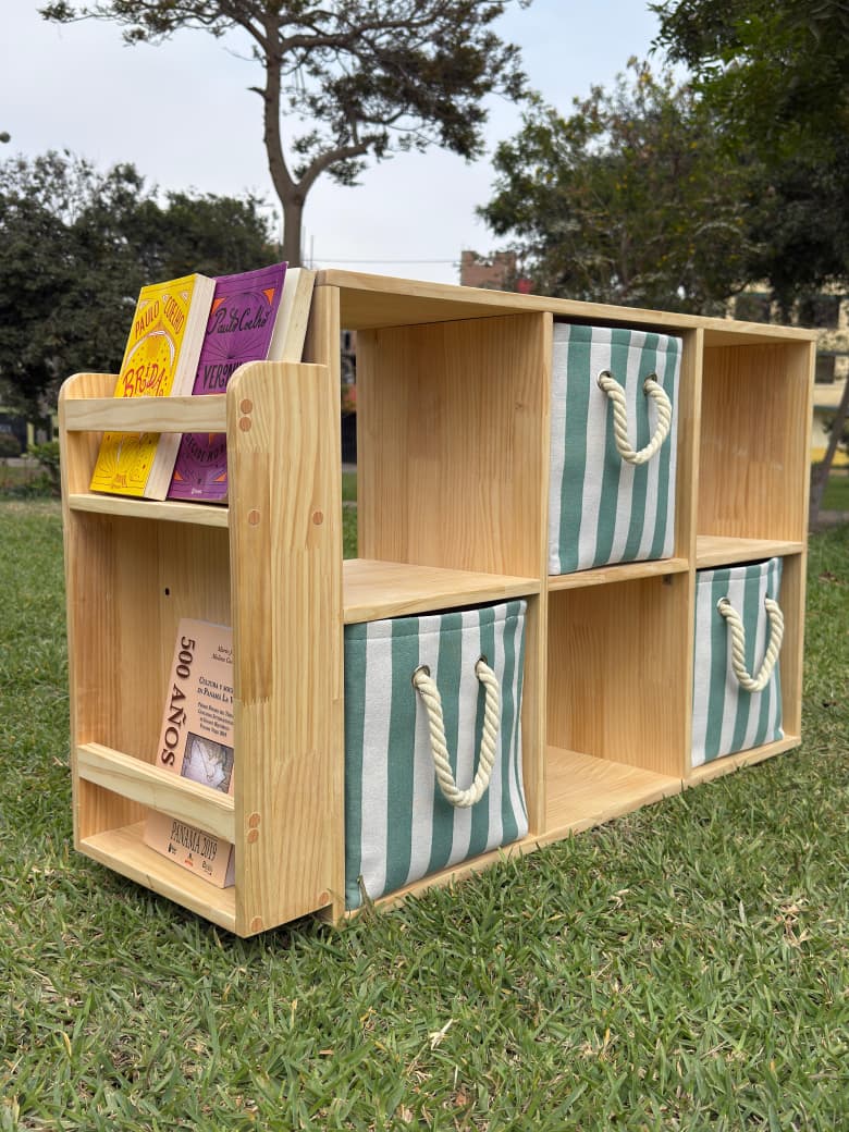 Juguetero en pino Ana