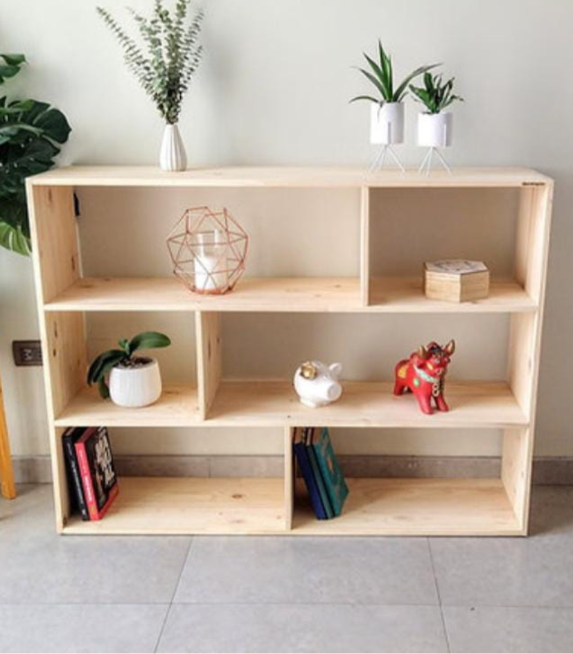 Organizador multiuso Karla de madera de pino con diseño amplio para almacenar ropa, juguetes, libros y objetos