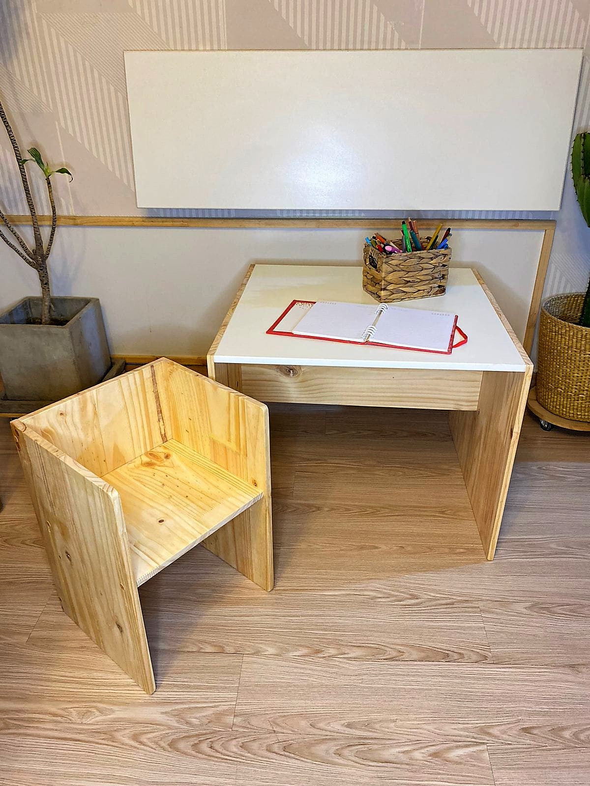 Mesa y silla Montessori Gemelar Modelo "Twins"