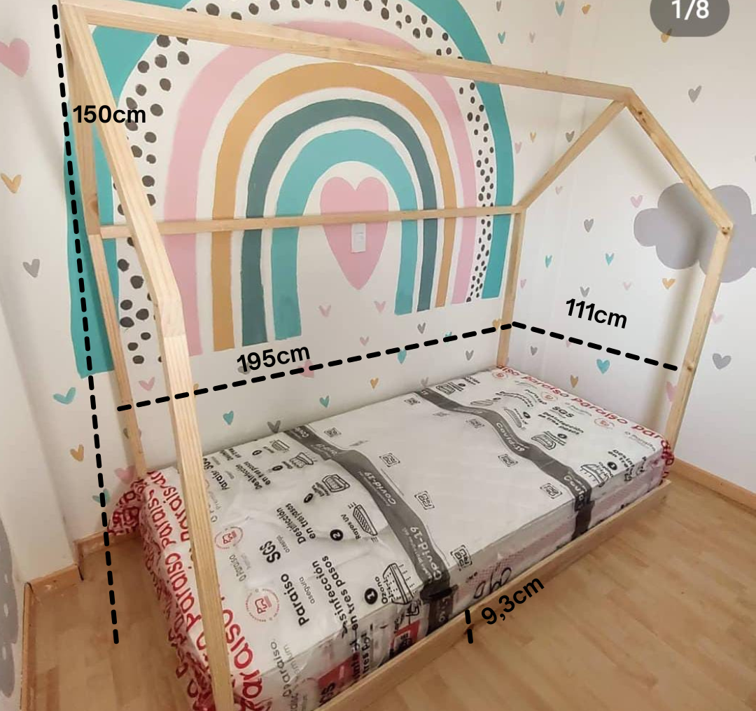 cama Montessori tipo casita infantil a nivel del suelo