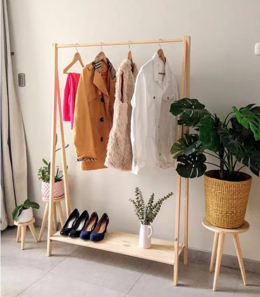 colgador de ropa abierto de madera para dormitorio en pino estilo minimalista moderno