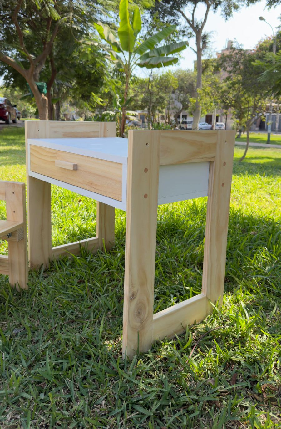 Escritorio Infantil Evolutivo Montessori con Silla – 3 Niveles de Altura | Madera Pino y Melamina