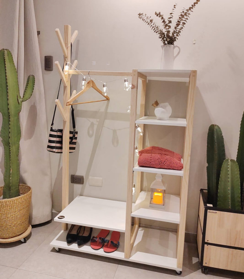 ropero abierto de madera minimalista en pino organizador de ropa para dormitorio moderno
