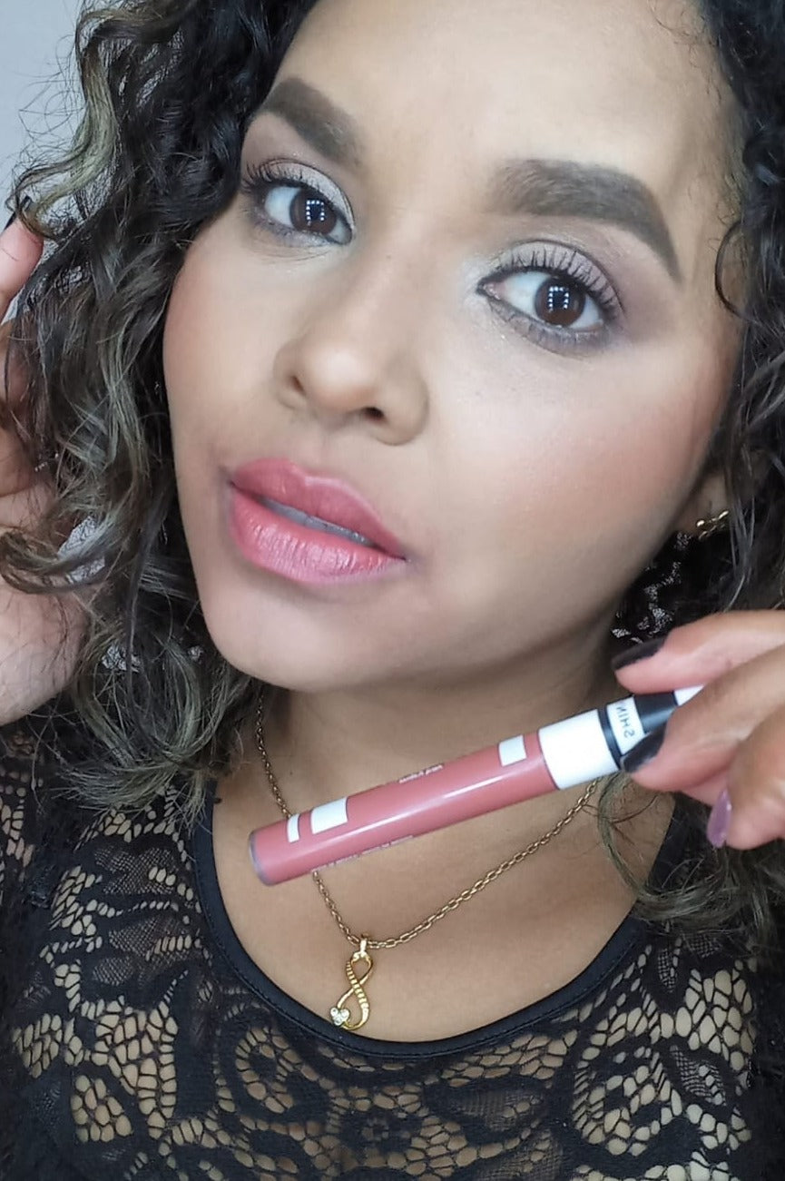 Labial Líquido Brilloso At Play Mary kay Dewy Nude